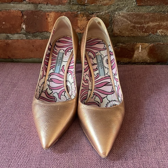 #๐งก PRADA Rose Gold shiny leather pumps heel stiletto - Picture 3 of 10